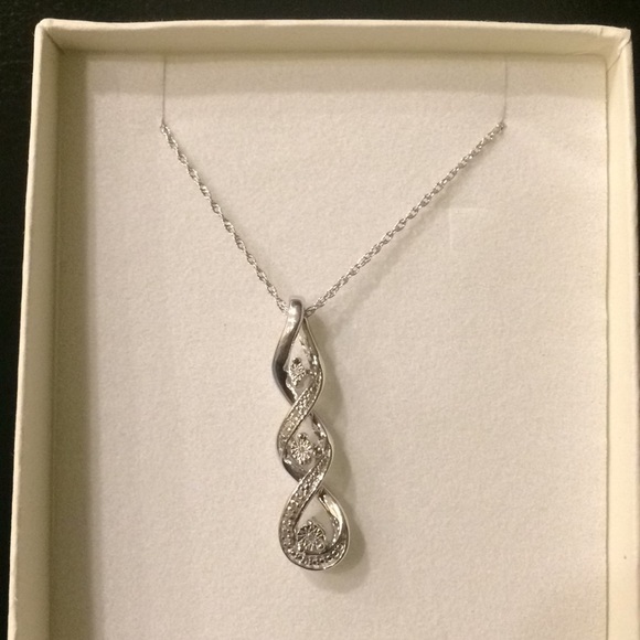 NWOT Silver Necklace - Picture 4 of 5